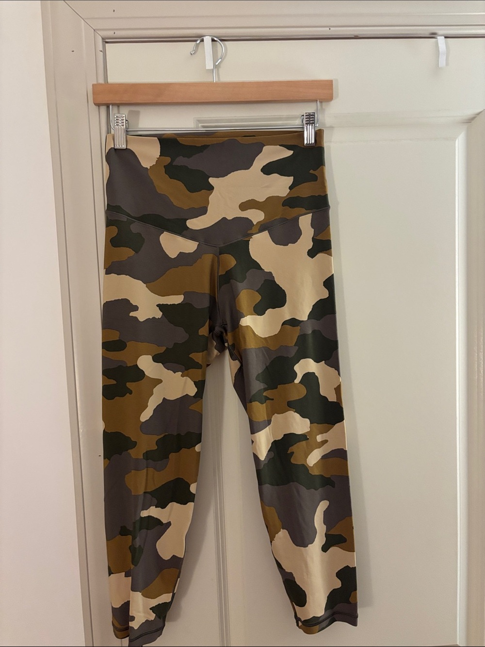 Aerie Offline 3/4 Crop Camo-Print Leggings